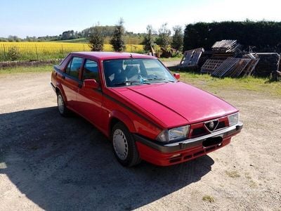 Usata Alfa Romeo 75 148 CV (108 kW) 1989 Rosso Berlina