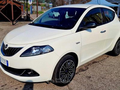 Usata Lancia Ypsilon Gold 69 CV (50 kW) 2023 Bianco Utilitaria