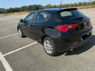 Usata Alfa Romeo Giulietta Distinctive 120 CV (88 kW) 2014 Nero Utilitaria