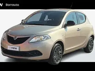 Usata Lancia Ypsilon Gold 69 CV (50 kW) 2018 Oro Utilitaria