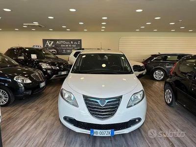 Begagnad Lancia Ypsilon Gold 85 HK (62 kW) 2014 Vit Halvkombi