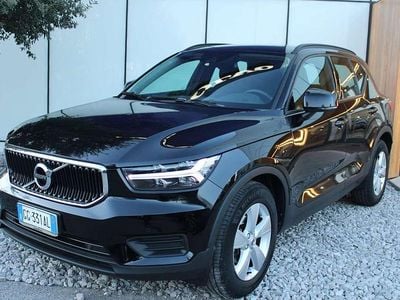 Onyx black Usata 2021 Volvo XC40 Momentum SUV | 23.900 € (Buon prezzo)