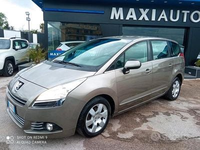 Usata Peugeot 5008 112 CV (82 kW) 2011 Grigio Monovolume