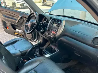 Usata Toyota RAV4 116 CV (85 kW) 2005 Grigio SUV