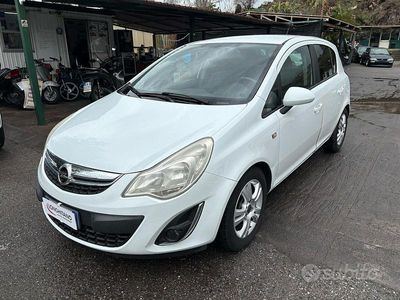 Usata Opel Corsa Sport 75 CV (55 kW) 2013 Bianco Berlina