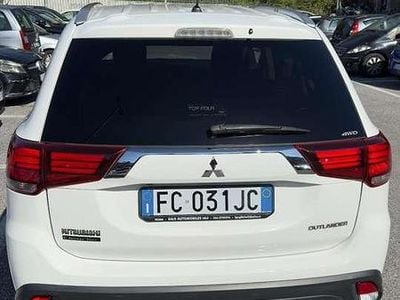 Usata Mitsubishi Outlander 150 CV (110 kW) 2016 Bianco SUV