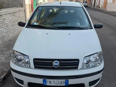 Usata Fiat Punto 69 CV (50 kW) 2004 Bianco Utilitaria
