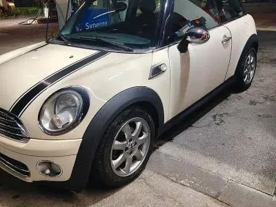 Usata Mini Cooper D 109 CV (80 kW) 2009 Utilitaria