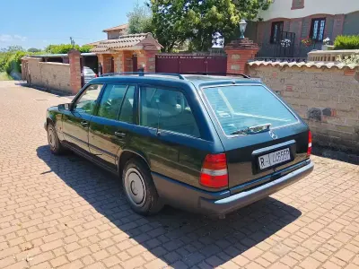 Usata Mercedes 200 109 CV (80 kW) 1987 Station wagon