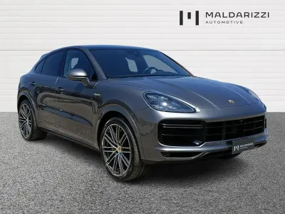 Usata Porsche Cayenne 680 CV (500 kW) 2022 Grigio SUV