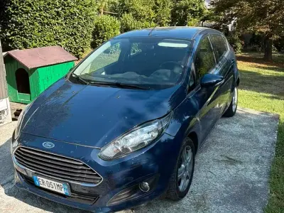 Usata Ford Fiesta 97 CV (71 kW) 2013 Bluazzurro Berlina