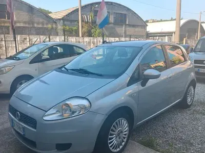 Usata Fiat Grande Punto Dynamic 75 CV (55 kW) 2008 Grigio Utilitaria
