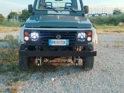 Usata Suzuki Samurai