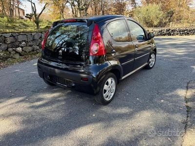 Usata Peugeot 107 68 CV (50 kW) 2008 Nero Utilitaria