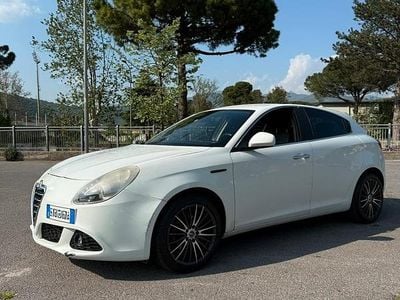 Usata Alfa Romeo Giulietta Distinctive 105 CV (77 kW) 2011 Bianco Utilitaria