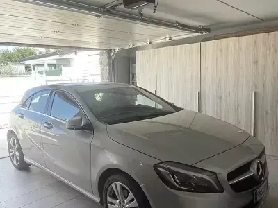 Usata Mercedes A180 109 CV (80 kW) 2018 Grigio Berlina