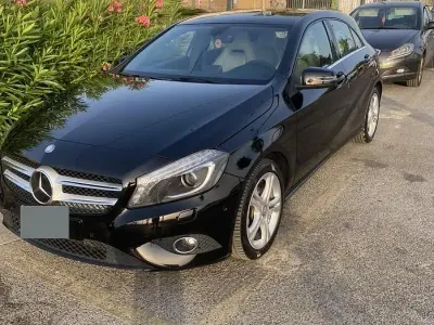 Usata Mercedes A180 109 CV (80 kW) 2014 Nero Utilitaria