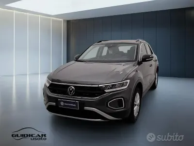 Usata VW T-Roc Life 150 CV (110 kW) 2024 Grigio SUV