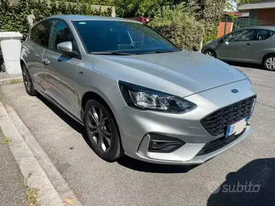 Begagnad Ford Focus ST-Line 120 HK (88 kW) 2021 Grå Sedan