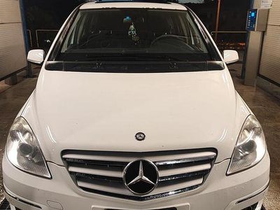 Usata Mercedes B180 110 CV (80 kW) 2010 Bianco Monovolume