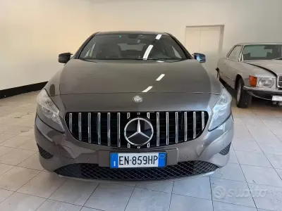 Usata Mercedes A180 109 CV (80 kW) 2012 Marrone Utilitaria