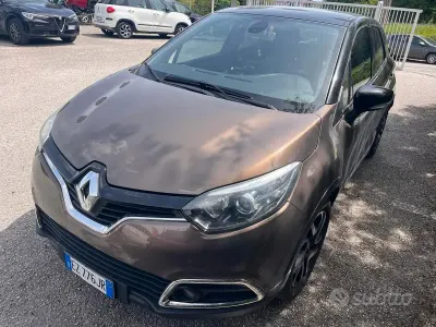 Usado Renault Captur 90 CV (66 kW) 2015 Gris SUV