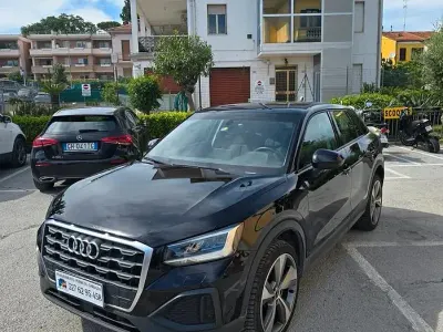 Käytetty Audi Q2 Advanced 116 HP (85 kW) 2023 Musta Katumaasturi