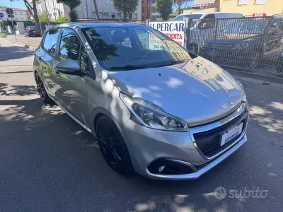 Usata Peugeot 208 82 CV (60 kW) 2016 Grigio Utilitaria