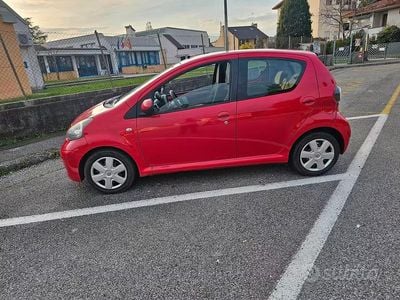 Usata Toyota Aygo Sol 68 CV (50 kW) 2009 Rosso Utilitaria