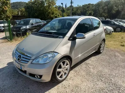 Usata Mercedes A180 Elegance 109 CV (80 kW) 2010 Grigio Coupé