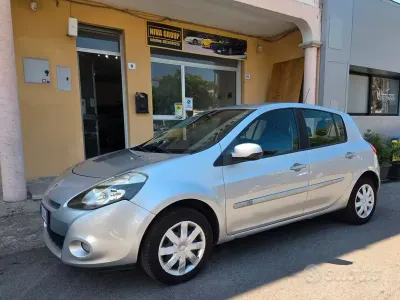 Usata Renault Clio IV 75 CV (55 kW) 2012 Grigio Berlina