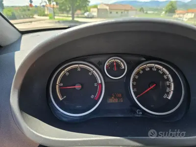 Używany Opel Corsa Edition 75 KM (55 kW) 2011 Czarny Hatchback