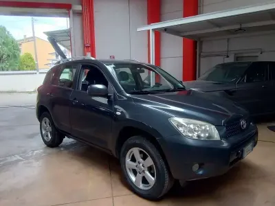 Usata Toyota RAV4 136 CV (100 kW) 2006 SUV