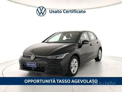 Usata VW Golf VIII Life 116 CV (85 kW) 2025 Grenadill black metallizzato Berlina