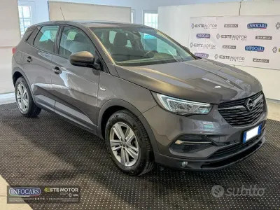 Usata Opel Grandland X Business 131 CV (96 kW) 2021 Grigio metallizzato SUV