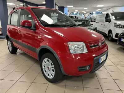 Usata Fiat Panda 4x4 Climbing 69 CV (50 kW) 2011 Rosso Utilitaria