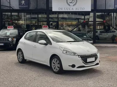 Usata Peugeot 208 Active 68 CV (50 kW) 2012 Bianco Utilitaria