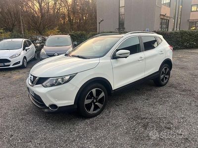 Używany Nissan Qashqai Tekna 131 KM (96 kW) 2016 Biały SUV