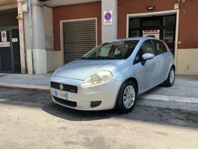 Usata Fiat Grande Punto Dynamic 75 CV (55 kW) 2006 Argento Utilitaria