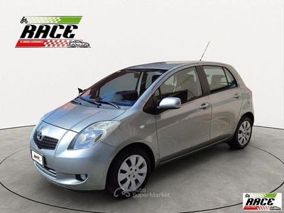 Begagnad Toyota Yaris 87 HK (63 kW) 2008 Grå Halvkombi