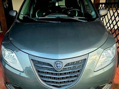 Usata Lancia Ypsilon 80 CV (58 kW) 2014 Grigio Utilitaria