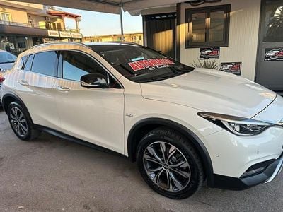 Usata Infiniti QX30 Premium 170 CV (125 kW) 2017 Bianco Station wagon