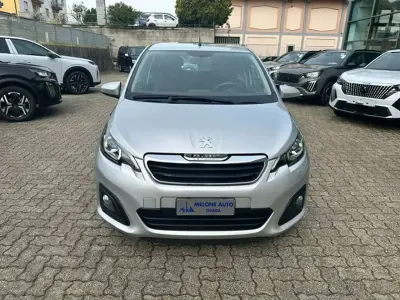 Gebraucht Peugeot 108 Active 72 PS (52 kW) 2021 Silber Kleinwagen