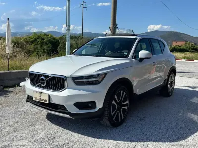 Usata Volvo XC40 Momentum 150 CV (110 kW) 2020 Bianco SUV