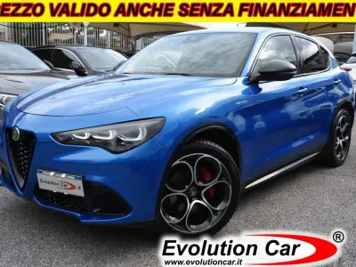 Usata Alfa Romeo Stelvio Veloce 209 CV (153 kW) 2023 Blu metallizzato SUV