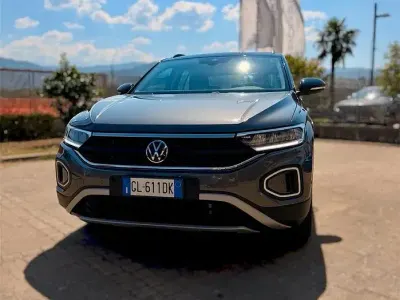 Usata VW T-Roc Life 150 CV (110 kW) 2022 Grigio SUV