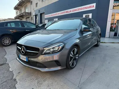 Usata Mercedes A180 Premium 109 CV (80 kW) 2017 Marrone Utilitaria