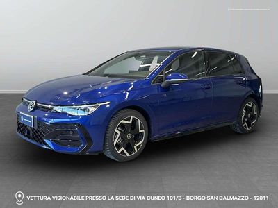 Usata VW Golf VIII R-line Plus 150 CV (110 kW) 2025 0f blu lava metallizzato Berlina