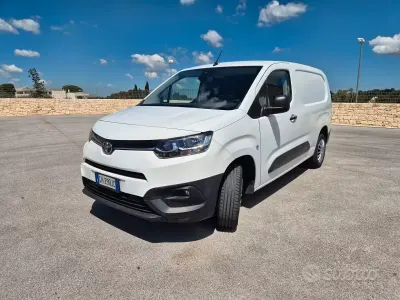 Käytetty Toyota Proace 101 HP (74 kW) 2021 Valkoinen Tila-auto