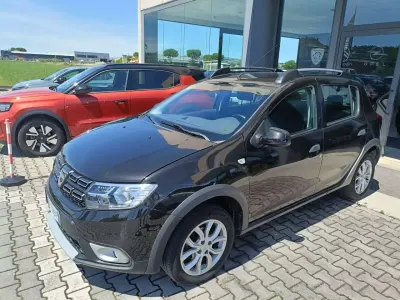 Usata Dacia Sandero Stepway 95 CV (69 kW) 2019 Nero Berlina